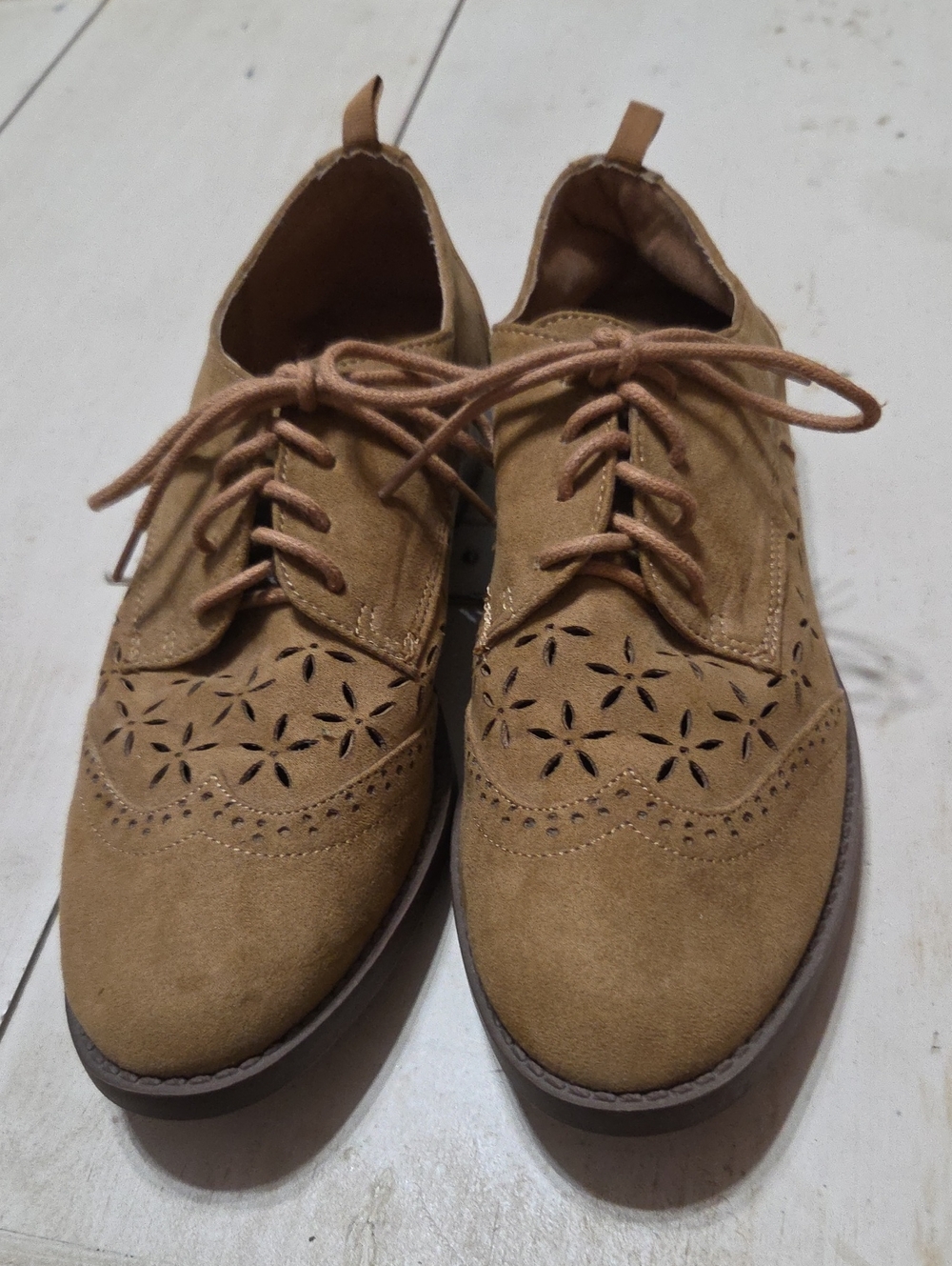 Women’s Suede Laser-Cut Oxford Shoes in Tan 7. F8/22